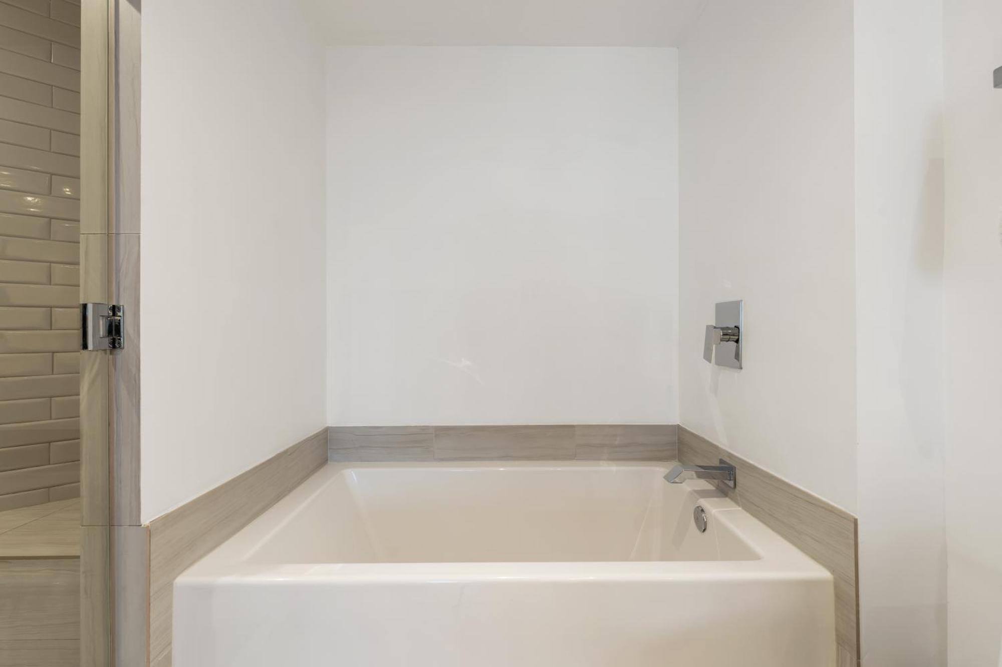 Apartamento Hyde House - 2bd-2ba Mansion With Direct Ocean View, Amenities, Rooftop Pool And Hot Tub, Tennis Court, Few Min Walk To The Ocean