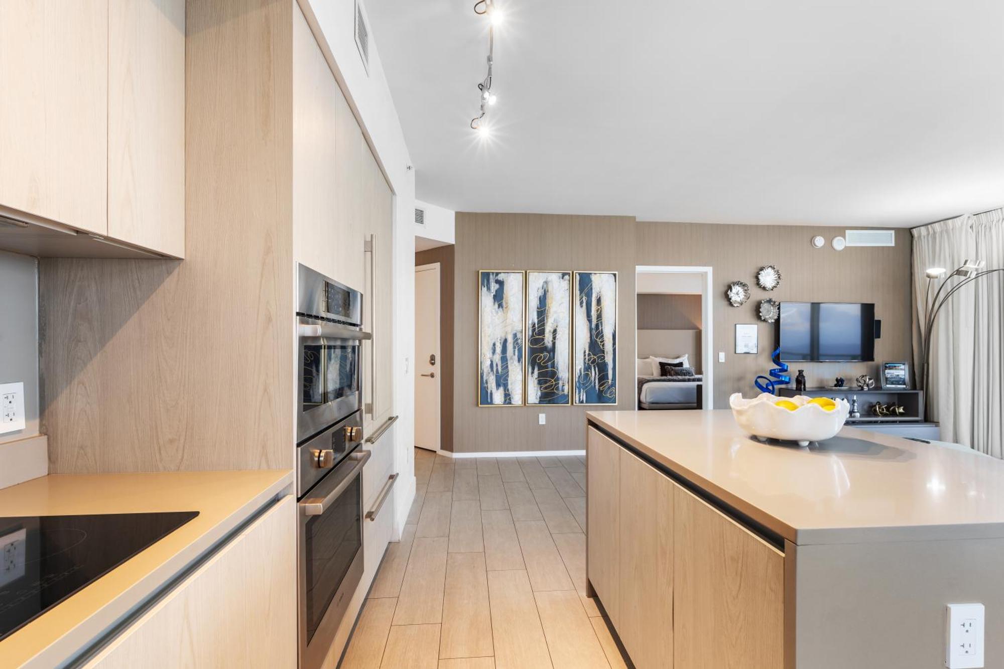 Hyde House - 2bd-2ba Mansion With Direct Ocean View, Amenities, Rooftop Pool And Hot Tub, Tennis Court, Few Min Walk To The Ocean