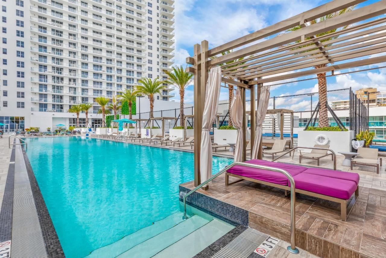 Hyde House: Oceanfront Mansion With Amenities