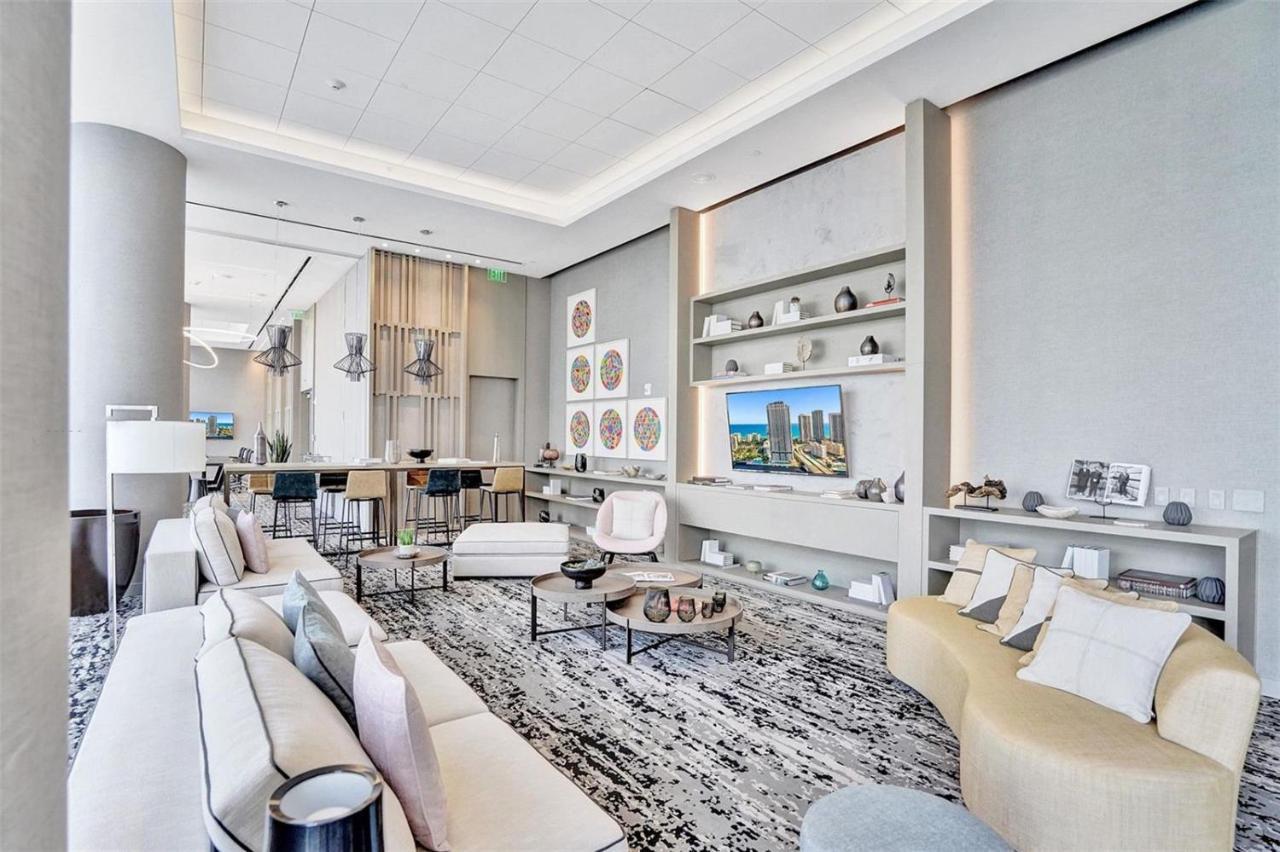 Hyde House: Oceanfront Mansion With Amenities * Hollywood