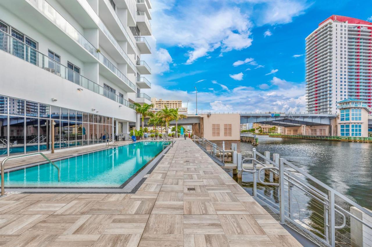 Apartment Hyde House: Oceanfront Mansion With Amenities