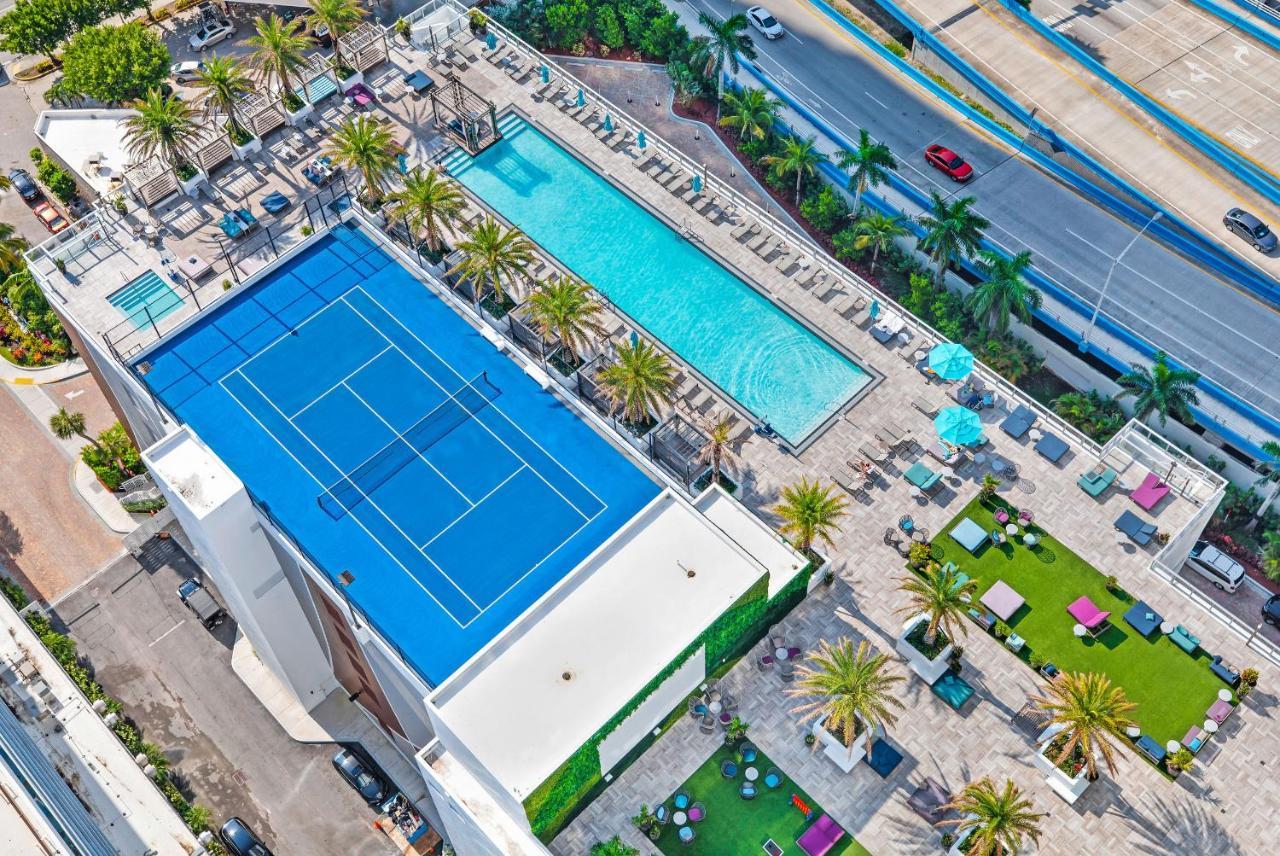 Hyde House: Oceanfront Mansion With Amenities