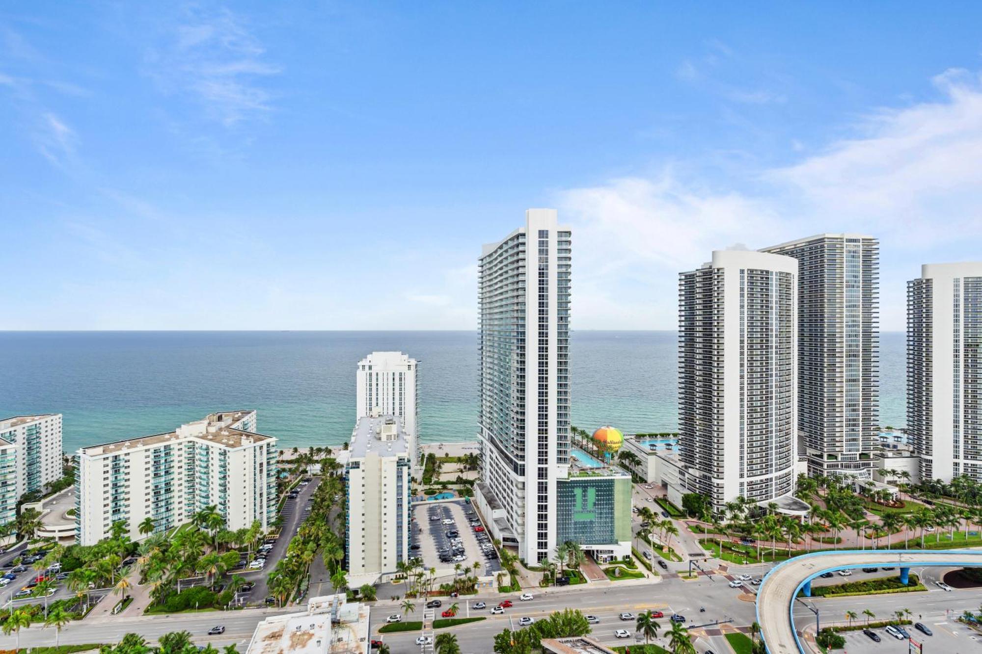Hyde House: Oceanfront Mansion With Amenities Apartment Hollywood