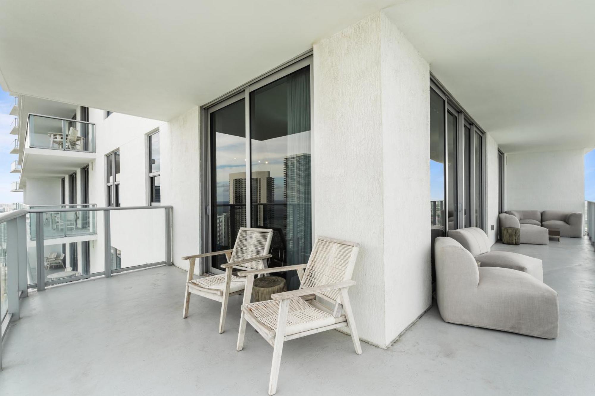 Apartment Hyde House: Oceanfront Mansion With Amenities Hollywood