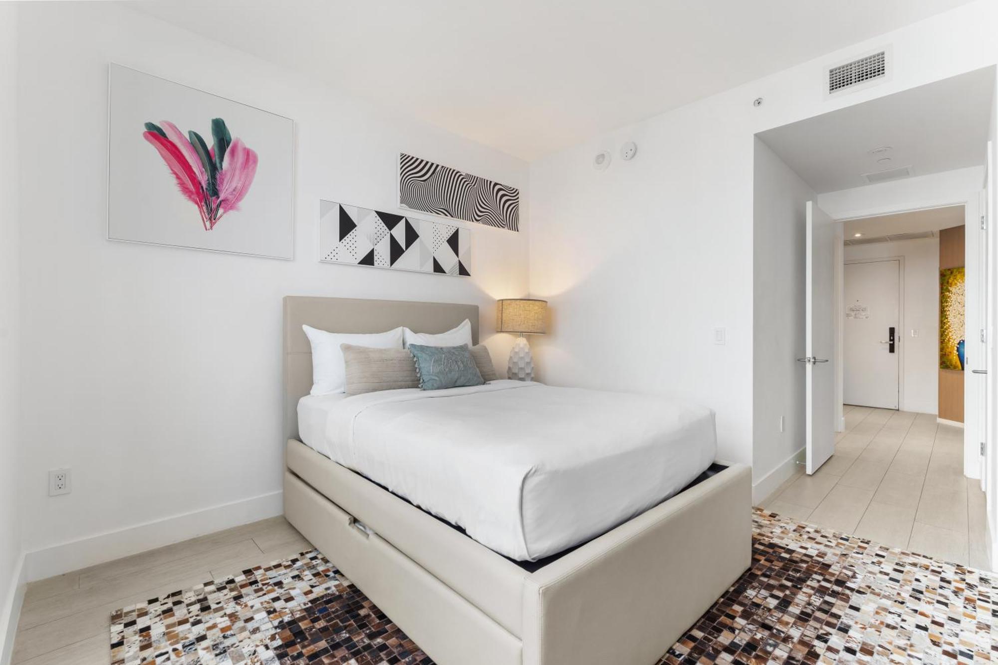 Hyde House: Oceanfront Mansion With Amenities * Hollywood