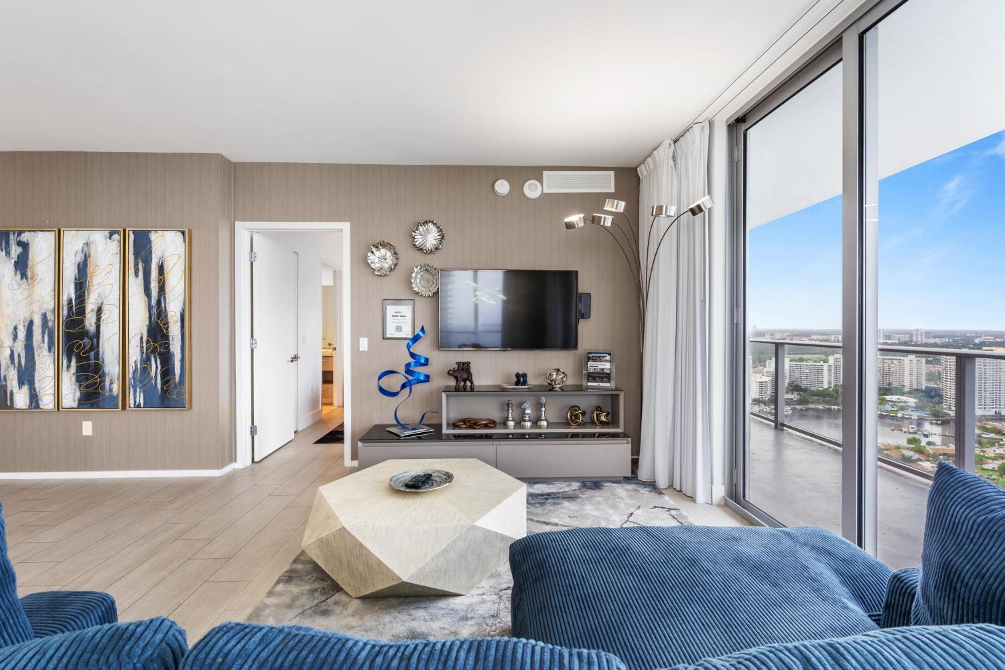 Hyde House: Oceanfront Mansion With Amenities Apartment Hollywood