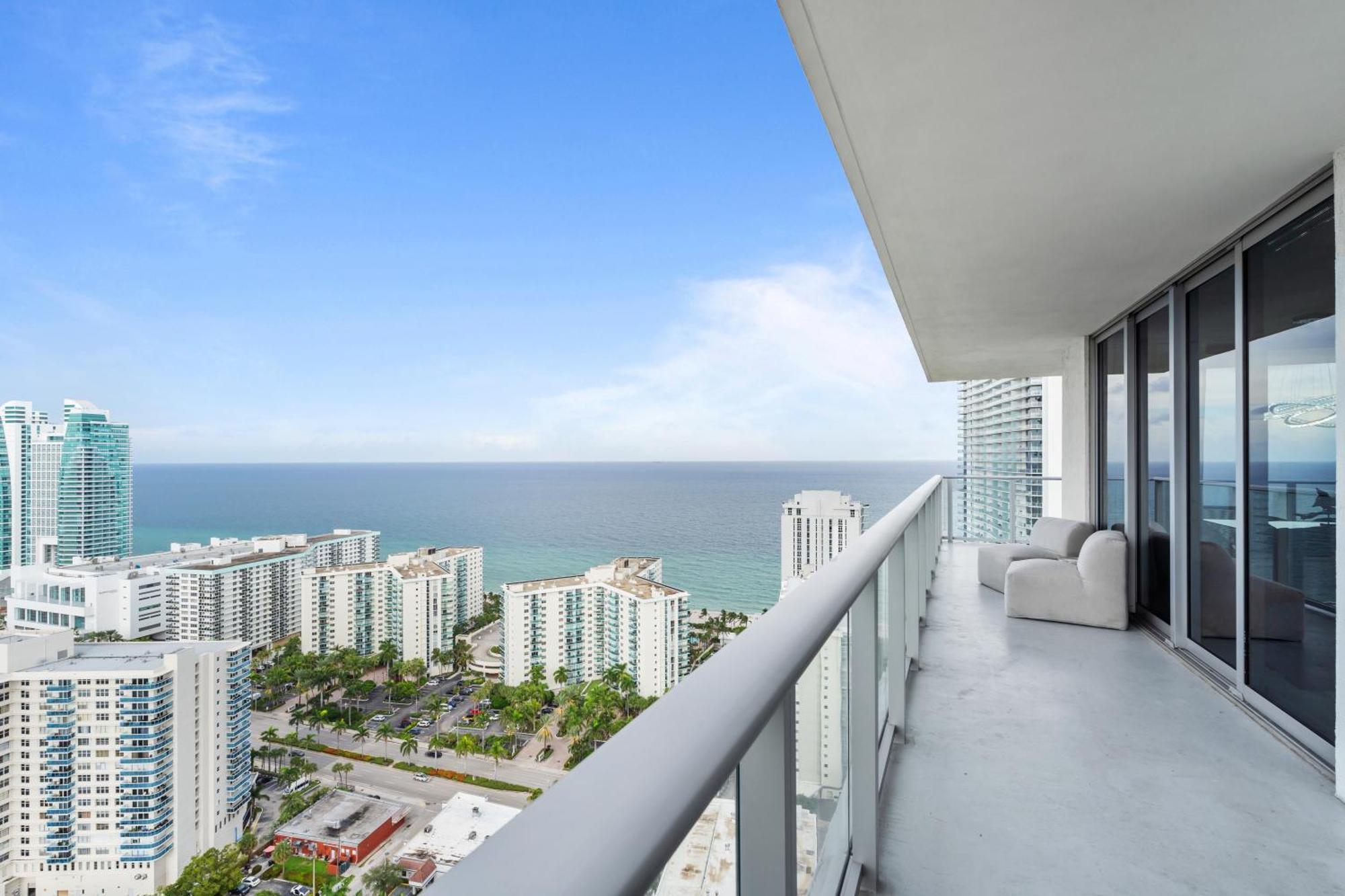 Hyde House: Oceanfront Mansion With Amenities Apartment Hollywood