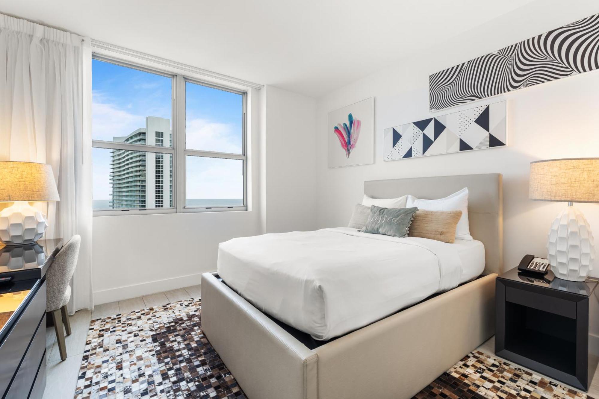Apartment Hyde House: Oceanfront Mansion With Amenities *