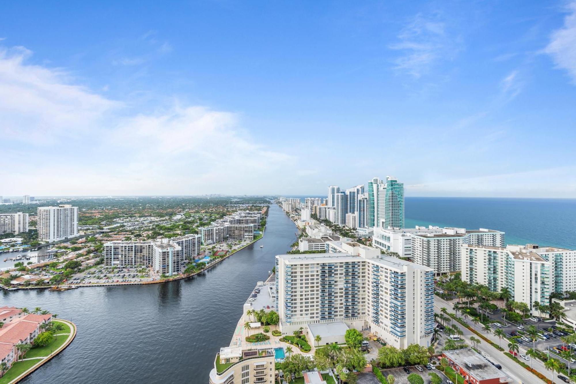 Hyde House: Oceanfront Mansion With Amenities * Hollywood
