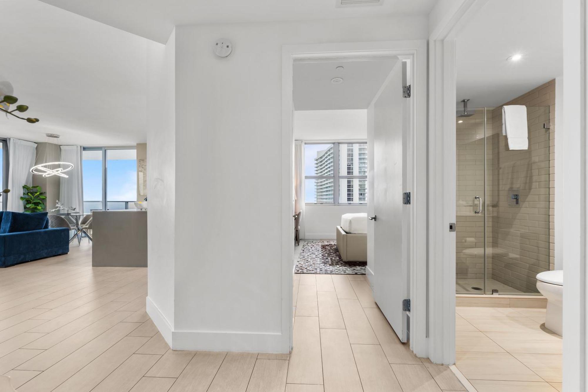 Hyde House: Oceanfront Mansion With Amenities Apartment