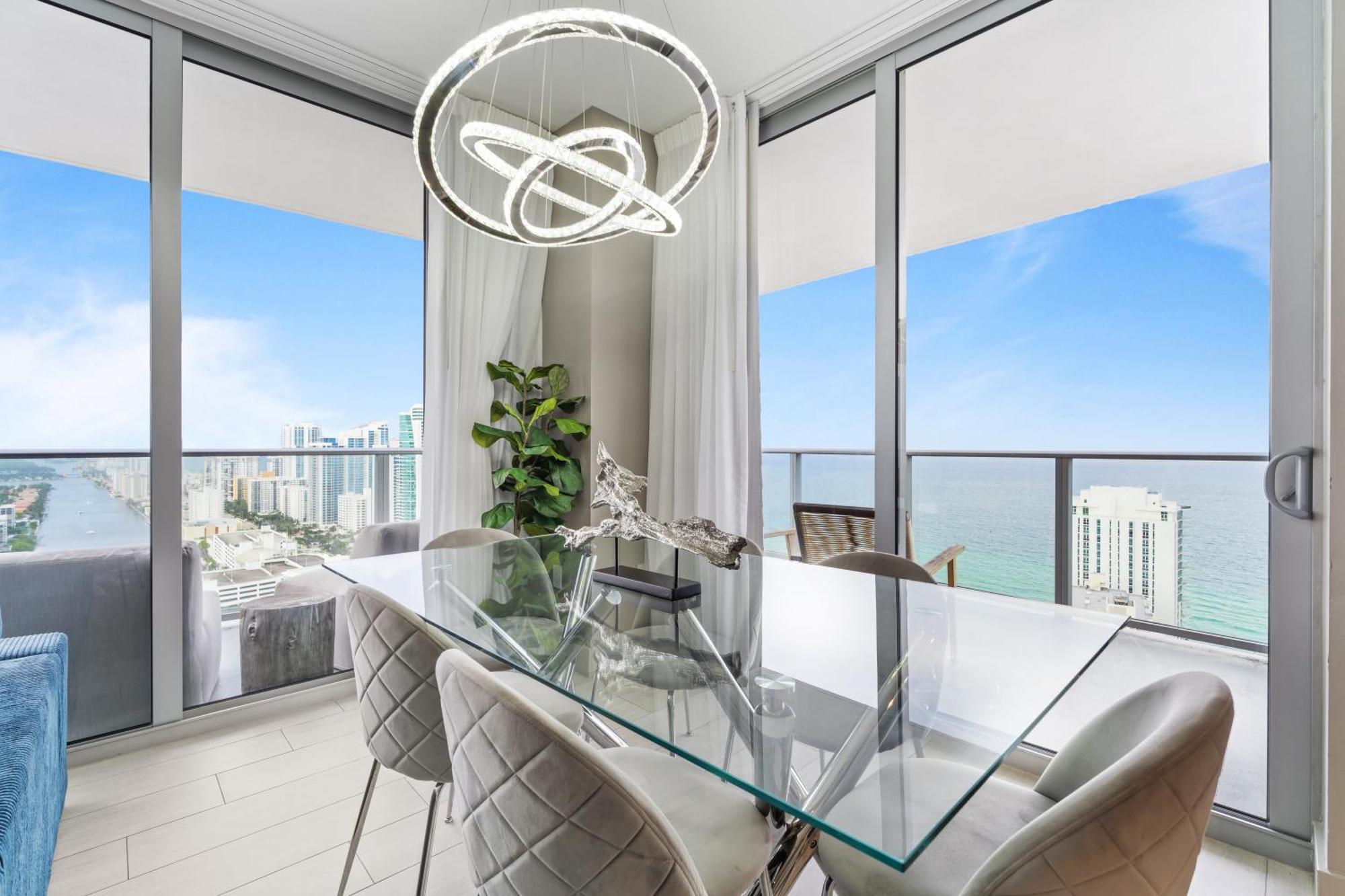 Apartment Hyde House: Oceanfront Mansion With Amenities Hollywood
